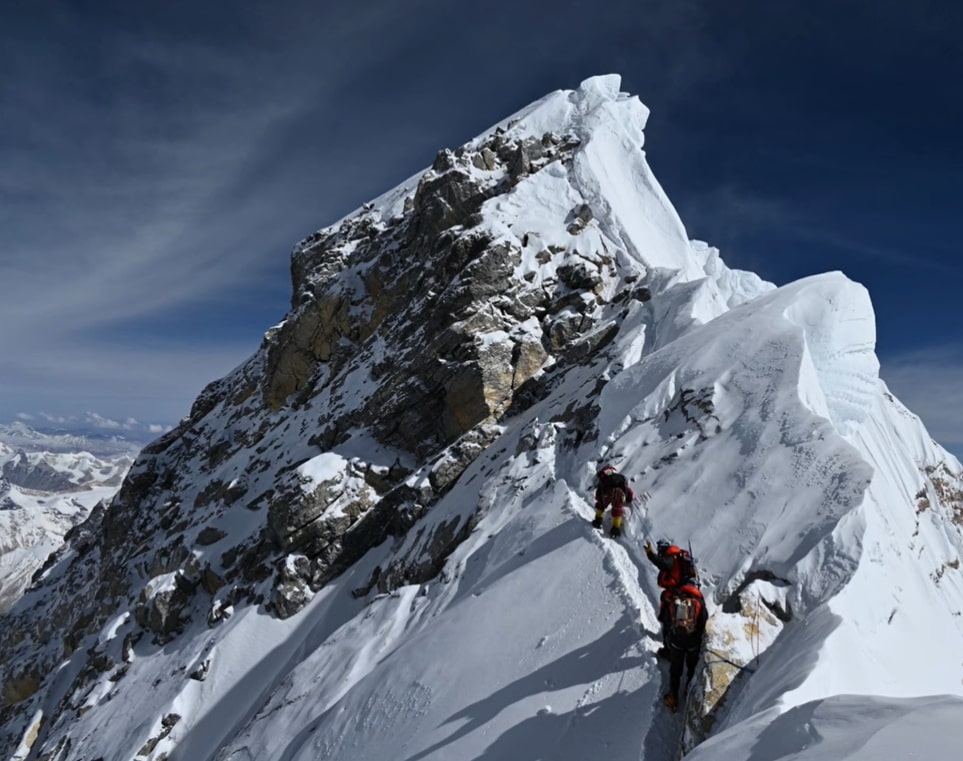 Climbing Mount Everest -2023